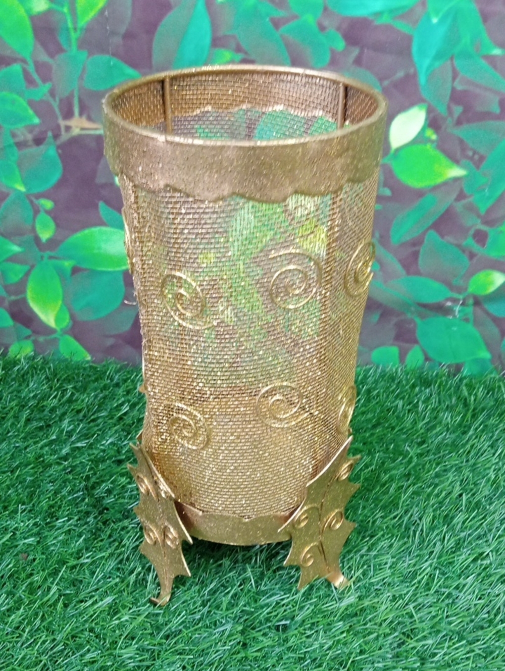 🎁 Holiday Decorative Goldtone Candleholder